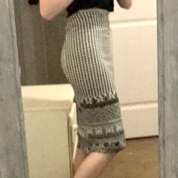 Black and cream patterned skirt - Picture 2 of 2